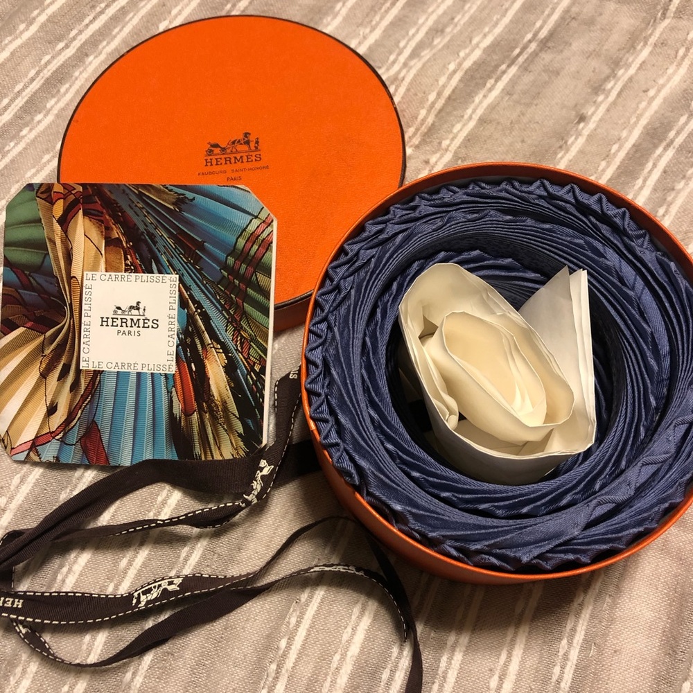 Hermès pleated scarf (violet)